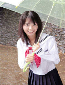 《学校里的荡货校花H》