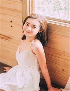 《女生尿裤子》