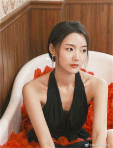 《色一情一乱一伦一区二区三区》